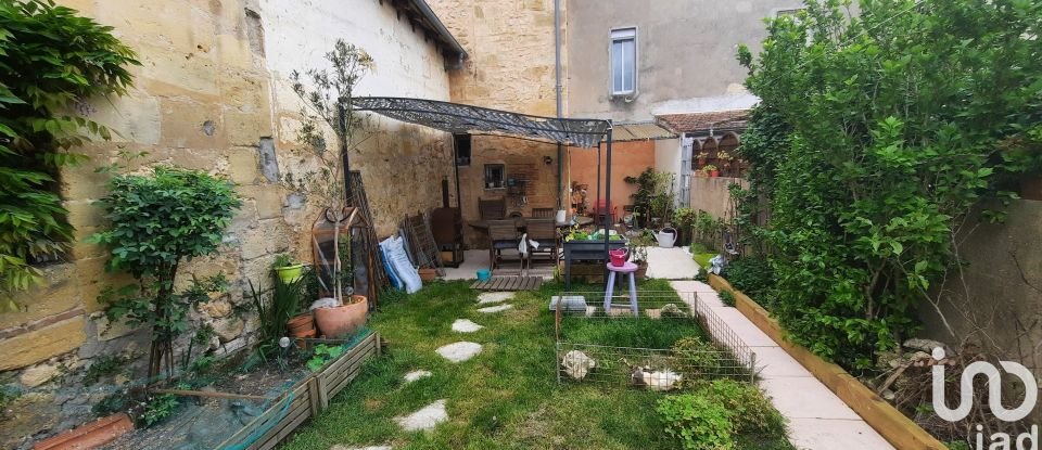 Maison 4 pièces de 105 m² à Le Tourne (33550)