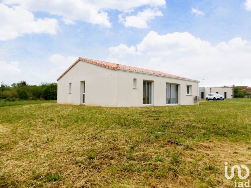 Maison 6 pièces de 114 m² à Chapelle-Viviers (86300)