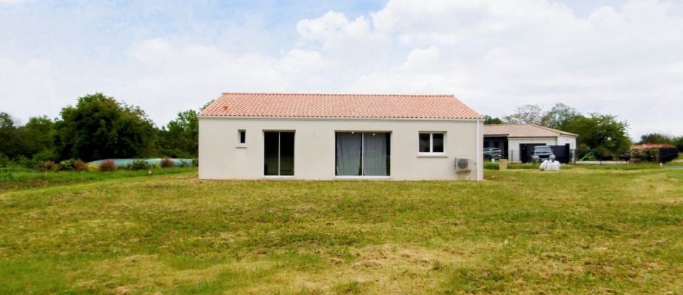 Maison 6 pièces de 114 m² à Chapelle-Viviers (86300)