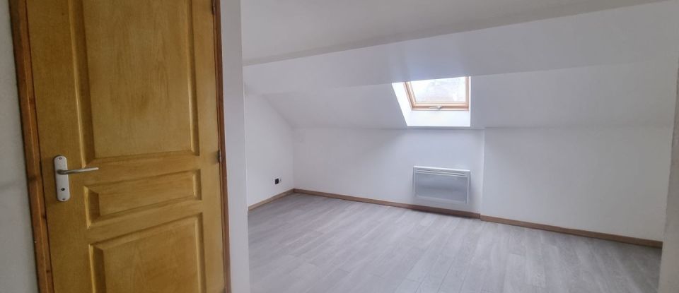 Maison 3 pièces de 46 m² à Floing (08200)