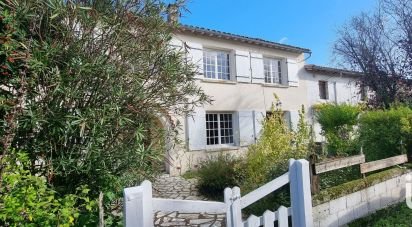 House 7 rooms of 157 m² in Prin-Deyrançon (79210)