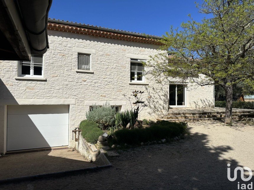 Maison 7 pièces de 115 m² à Villeneuve-lès-Avignon (30400)