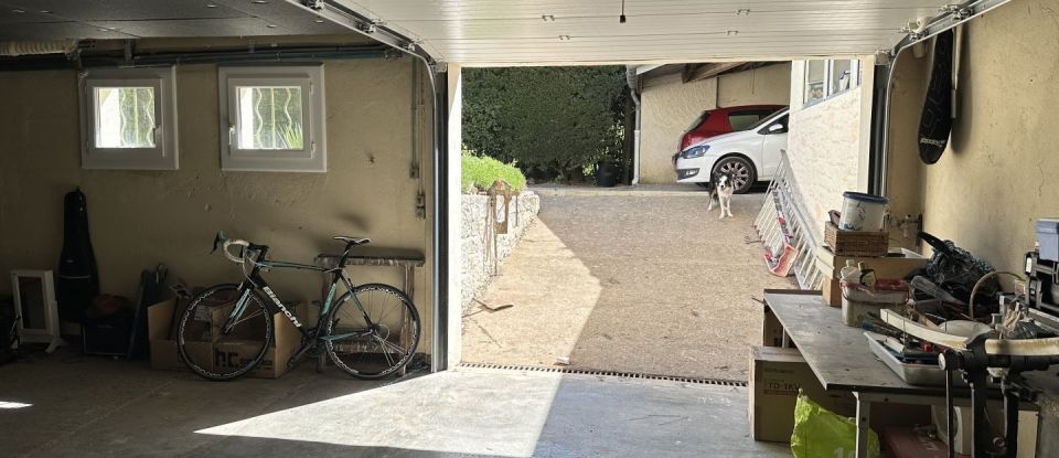 Maison 7 pièces de 115 m² à Villeneuve-lès-Avignon (30400)