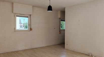 Apartment 1 room of 33 m² in Pontault-Combault (77340)