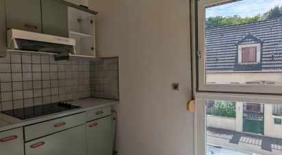 Apartment 1 room of 33 m² in Pontault-Combault (77340)