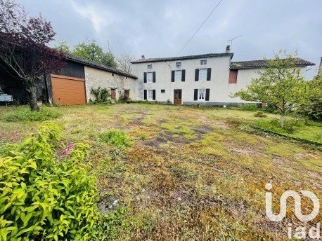 Maison de campagne 5 pièces de 180 m² à - (16700)