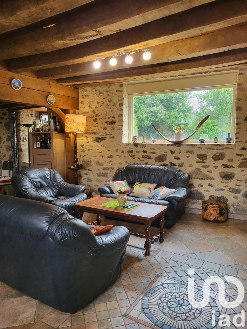 House 6 rooms of 130 m² in Sillé-le-Guillaume (72140)