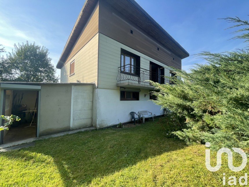 Maison 5 pièces de 115 m² à Autrecourt-et-Pourron (08210)