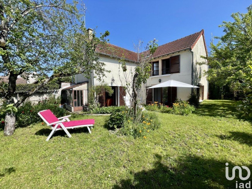 House 8 rooms of 159 m² in La Ferté-Alais (91590)