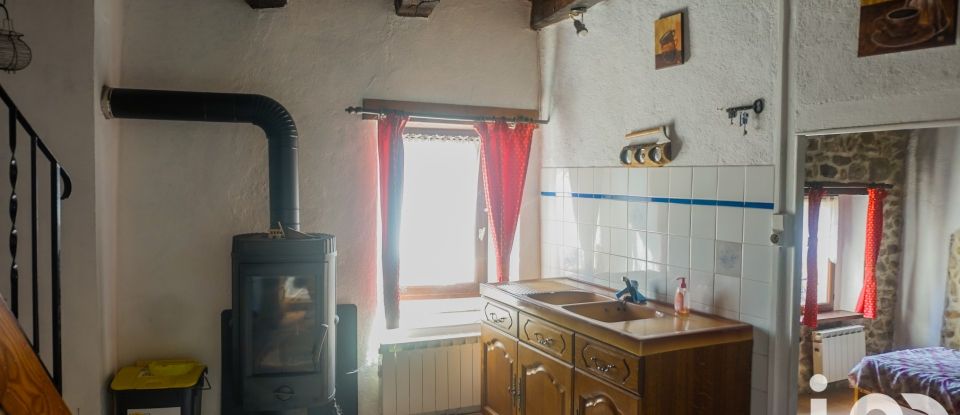 Village house 3 rooms of 57 m² in - (07530)