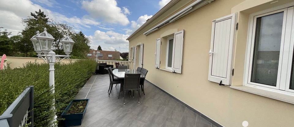 Maison traditionnelle 8 pièces de 194 m² à Rozay-en-Brie (77540)