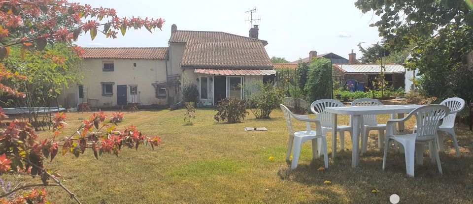 Country house 8 rooms of 151 m² in Saint-Vincent-sur-Graon (85540)