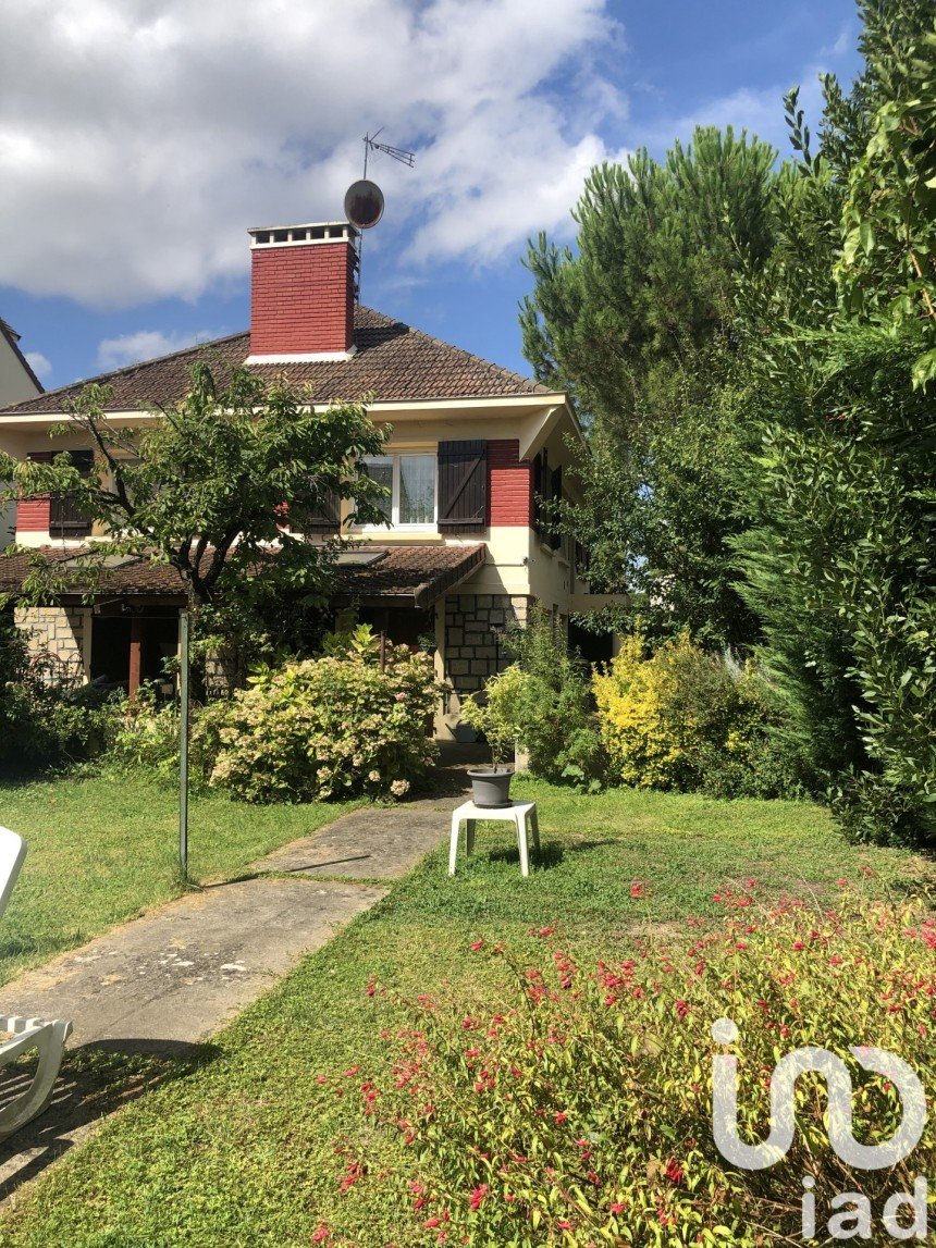 Traditional house 5 rooms of 107 m² in Villeneuve-le-Roi (94290)