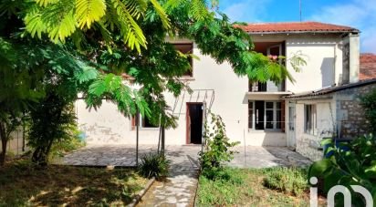 House 8 rooms of 195 m² in Pons (17800)