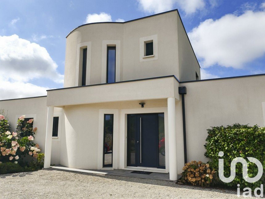 House 4 rooms of 147 m² in Sainte-Nathalène (24200)