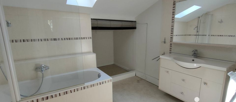 Maison 8 pièces de 165 m² à Vichy (03200)