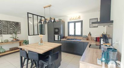 Maison 4 pièces de 90 m² à Sauveterre (30150)