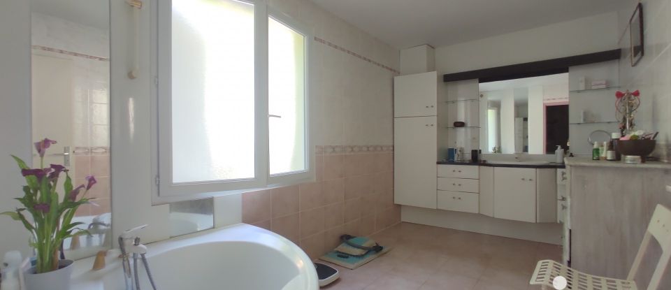 Maison 5 pièces de 160 m² à Montmeyran (26120)