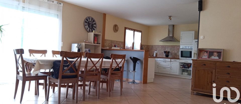 House 5 rooms of 126 m² in Blaignac (33190)