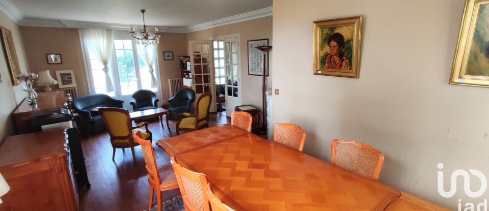 Traditional house 5 rooms of 107 m² in Ménigoute (79340)