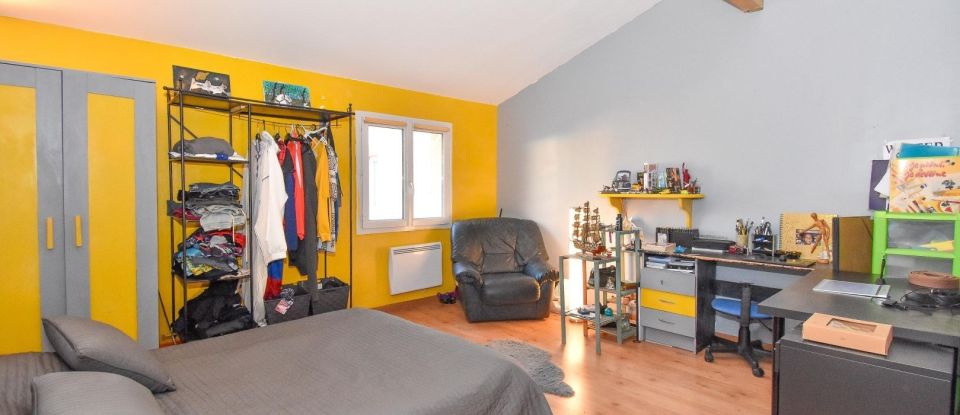 Maison 8 pièces de 182 m² à Saint-Clar-de-Rivière (31600)