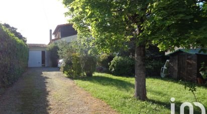 House 8 rooms of 145 m² in Les Gonds (17100)