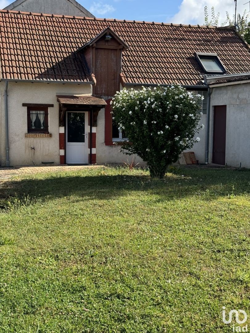 Maison 2 pièces de 36 m² à Saint-Germain-du-Puy (18390)