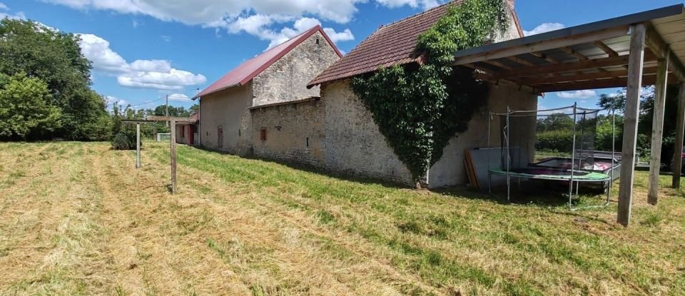 House 3 rooms of 104 m² in Lurcy-Lévis (03320)