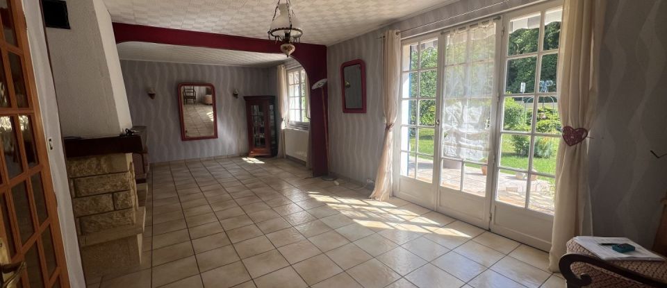 House 4 rooms of 160 m² in Le Subdray (18570)