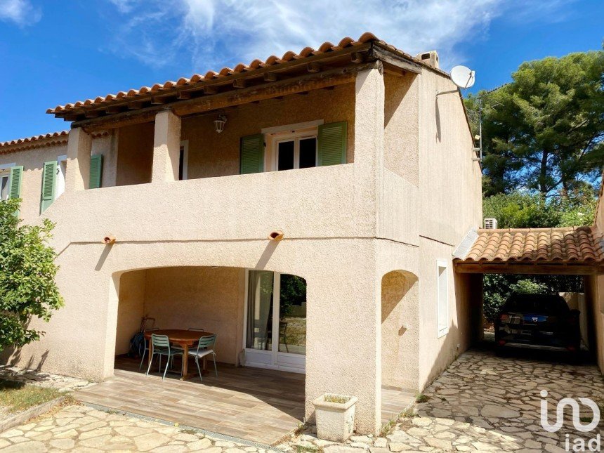 House 8 rooms of 200 m² in Six-Fours-les-Plages (83140)