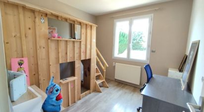 Maison 8 pièces de 179 m² à Bonneville-et-Saint-Avit-de-Fumadières (24230)