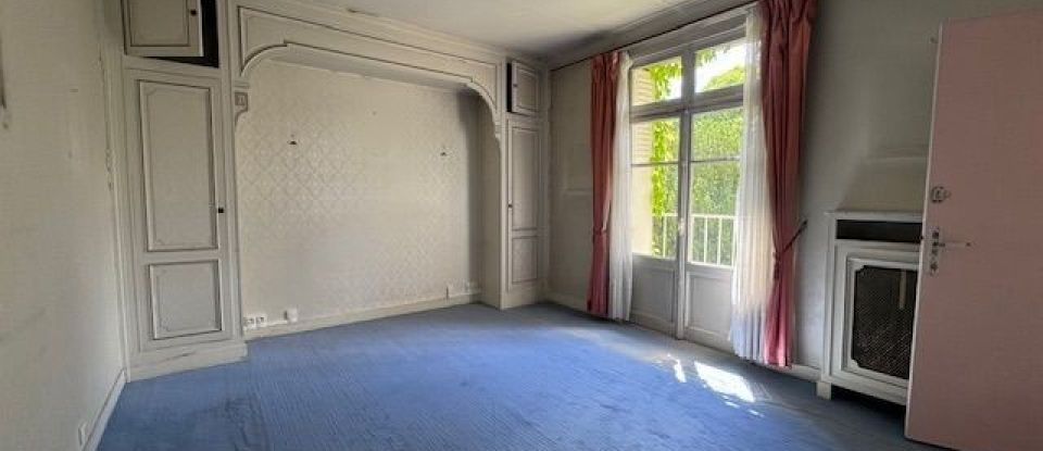 House 10 rooms of 226 m² in Tours (37000)