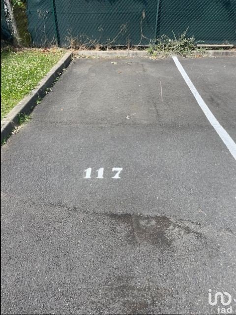 Parking of 15 m² in Saint-Fargeau-Ponthierry (77310)