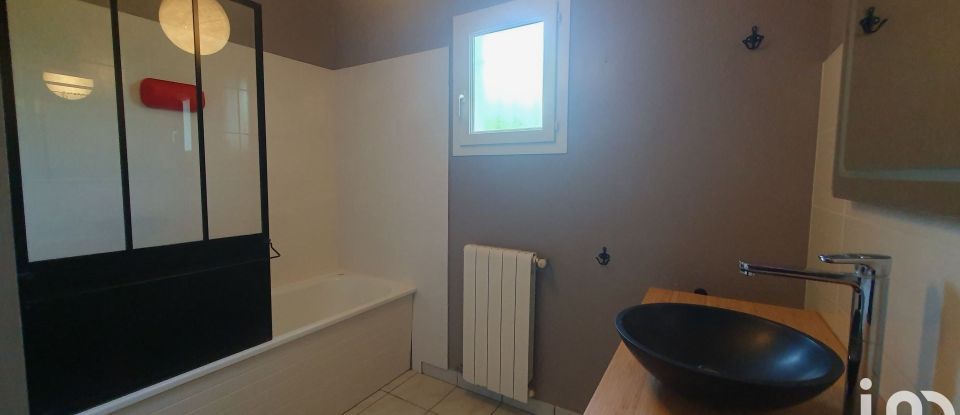 House 5 rooms of 107 m² in Sauvagnon (64230)