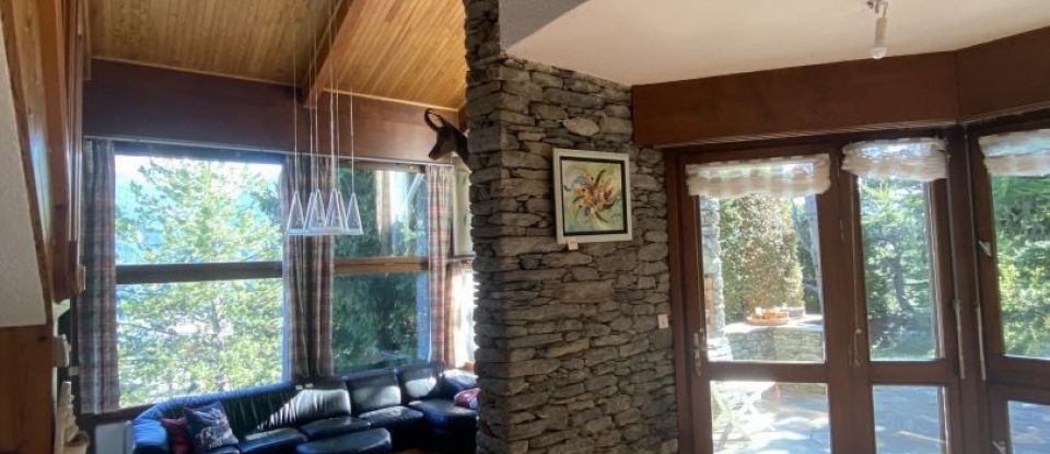 House 6 rooms of 230 m² in Aussois (73500)