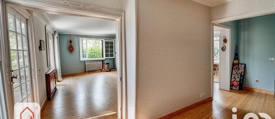 Maison traditionnelle 5 pièces de 99 m² à Chapeau (03340)