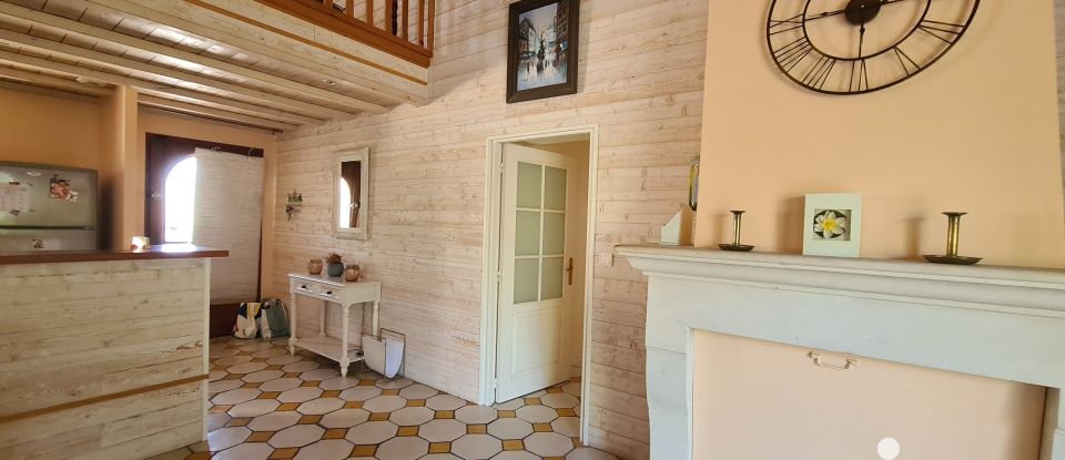 Traditional house 5 rooms of 155 m² in Clavette (17220)