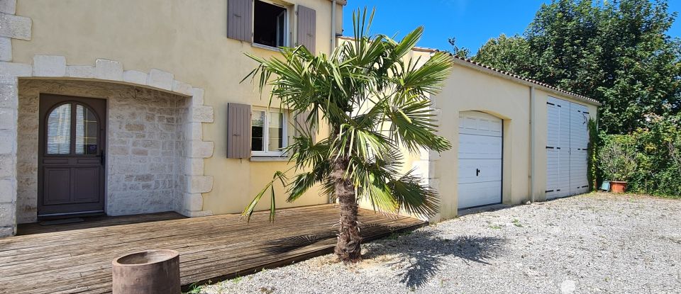 Maison traditionnelle 5 pièces de 155 m² à Clavette (17220)