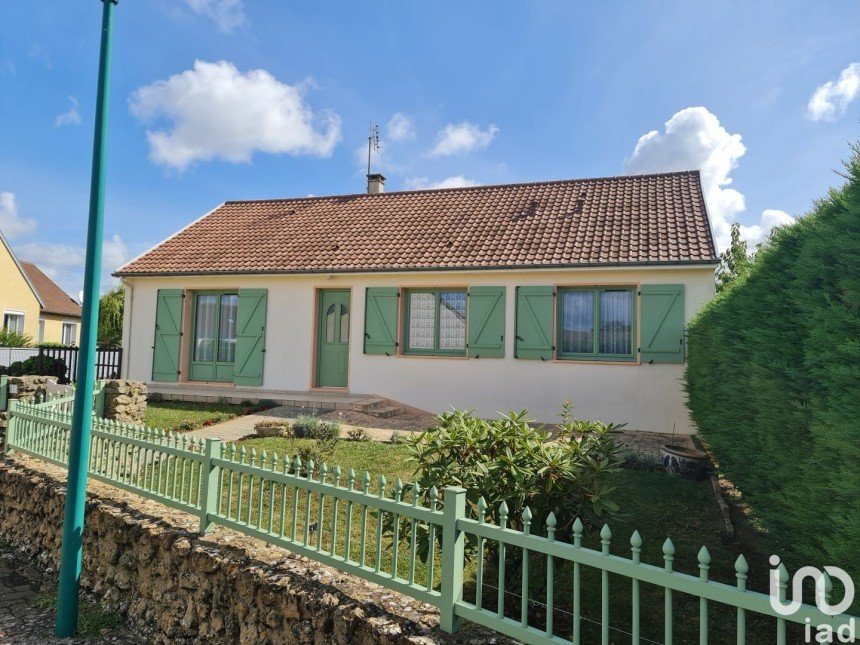 House 5 rooms of 91 m² in Juillé (72170)