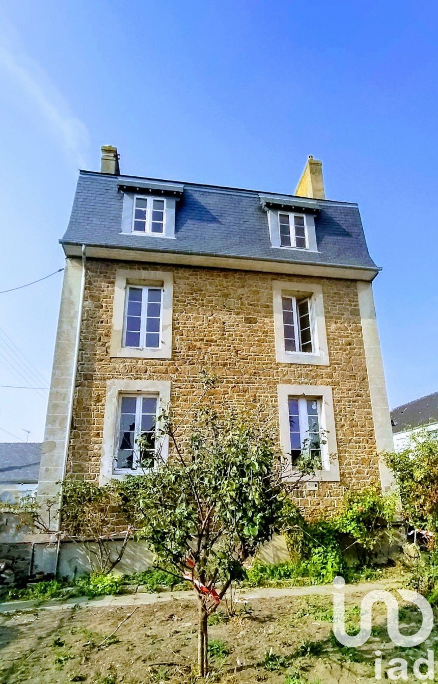 Town house 8 rooms of 146 m² in Saint-Malo (35400)