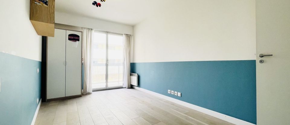 Appartement 3 pièces de 76 m² à Paris (75017)