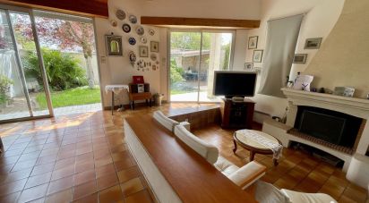 House 6 rooms of 205 m² in Niort (79000)