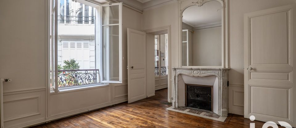 Appartement 4 pièces de 93 m² à Paris (75016)