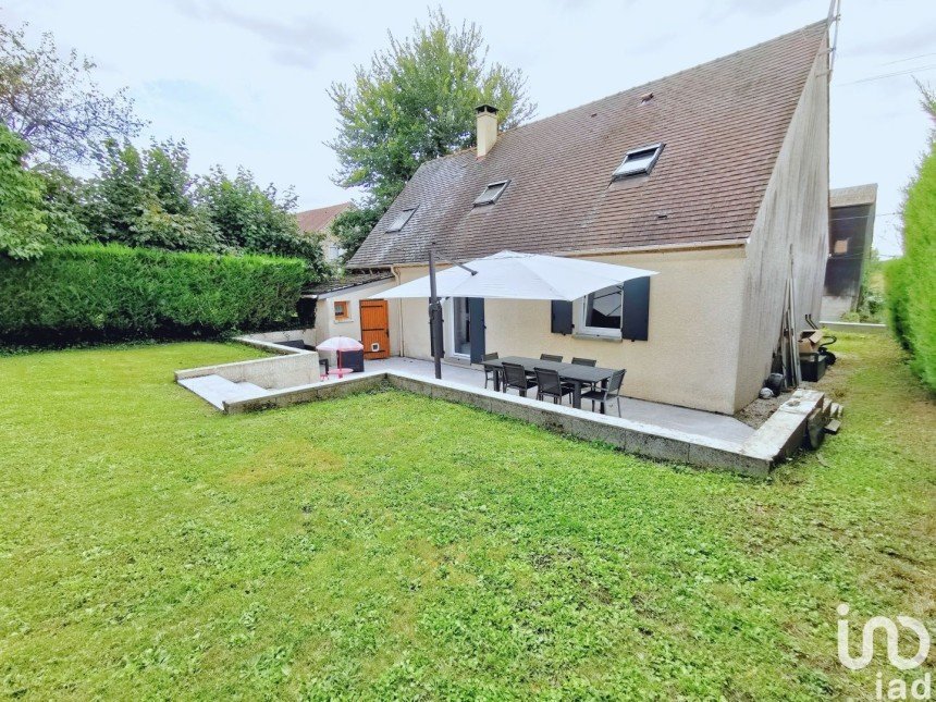 Maison 6 pièces de 140 m² à Maisoncelles-en-Brie (77580)