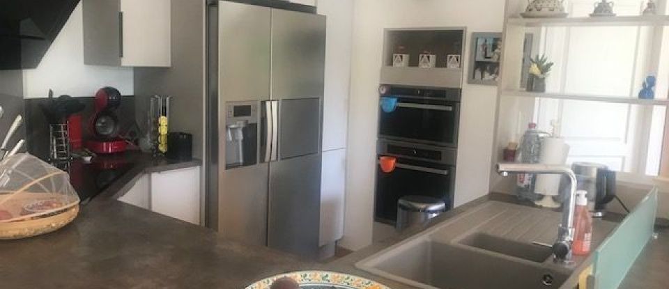 Maison 4 pièces de 102 m² à Saint-Denis-de-Pile (33910)