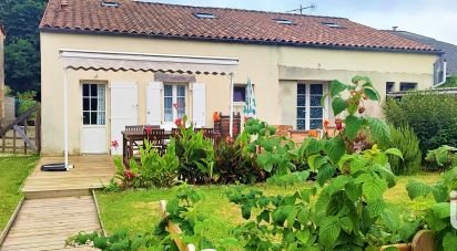 Country house 7 rooms of 200 m² in Boisredon (17150)