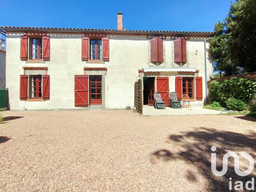 Village house 6 rooms of 150 m² in Le Champ-Saint-Père (85540)