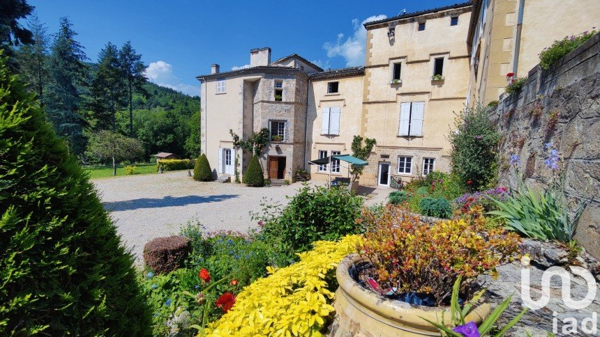 Estate 40 rooms of 1,500 m² in Saint-Julien-Molin-Molette (42220)