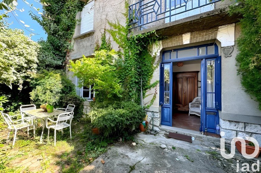 Maison 8 pièces de 135 m² à Lavelanet (09300)