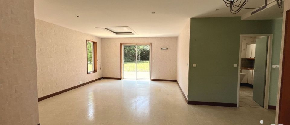 Maison 7 pièces de 207 m² à Vouneuil-sous-Biard (86580)